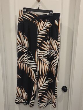 Nine West Black Wide Leg Pant with White and Tan Leaf Print
